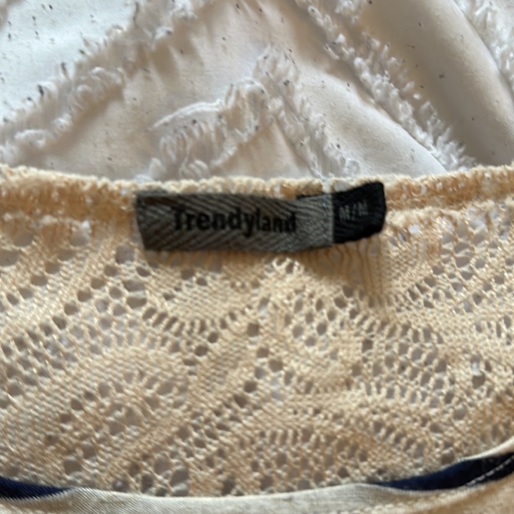 Crop top - Picture 2 of 3